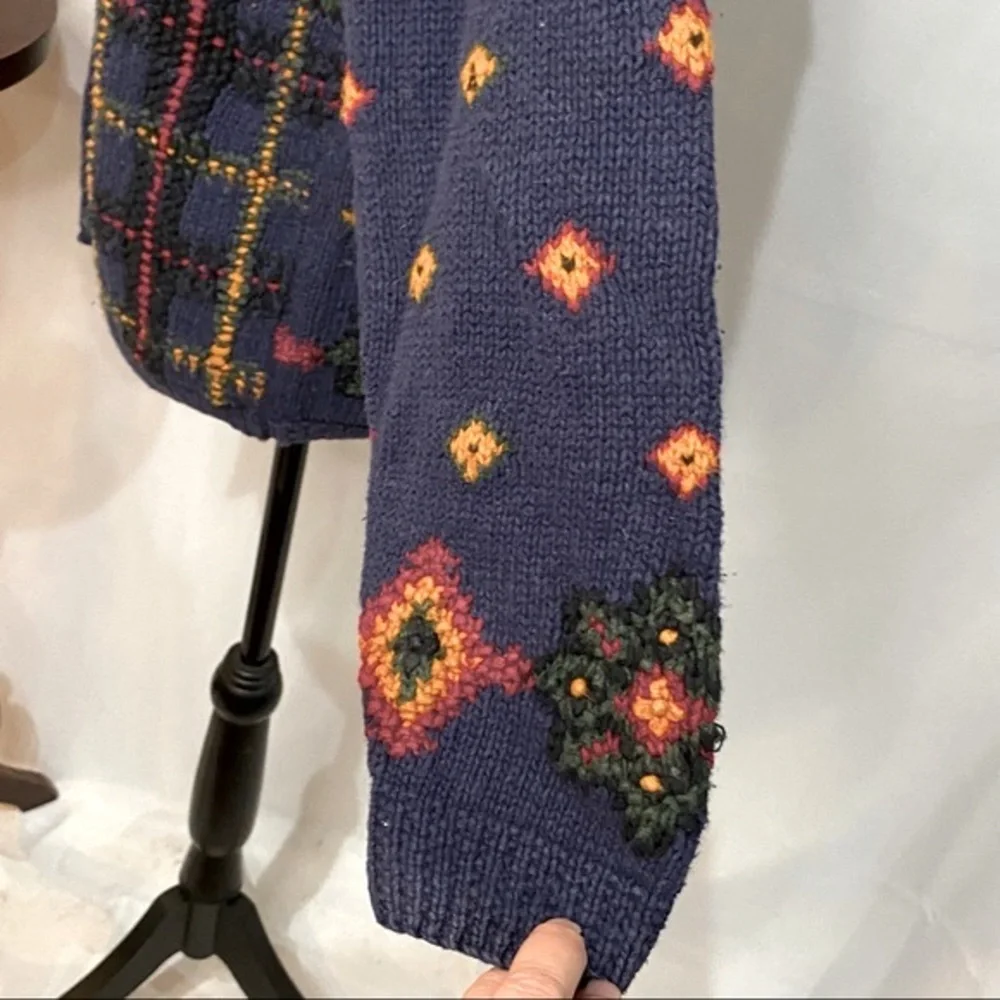 Vintage Sweater Button Front V-neck Eclectic Hand Knitted Diamond Flower - Picture 5 of 10
